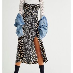 FREE PEOPLE - Tigerlily Floral Midi Dress in Combo Black [Size: XS]